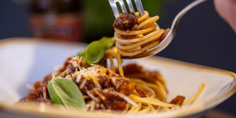 Pitkään haudutettu Bolognese